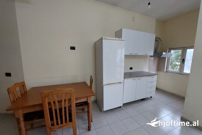 Shtepi me qera 2+1 ne Tirane - 400 Euro