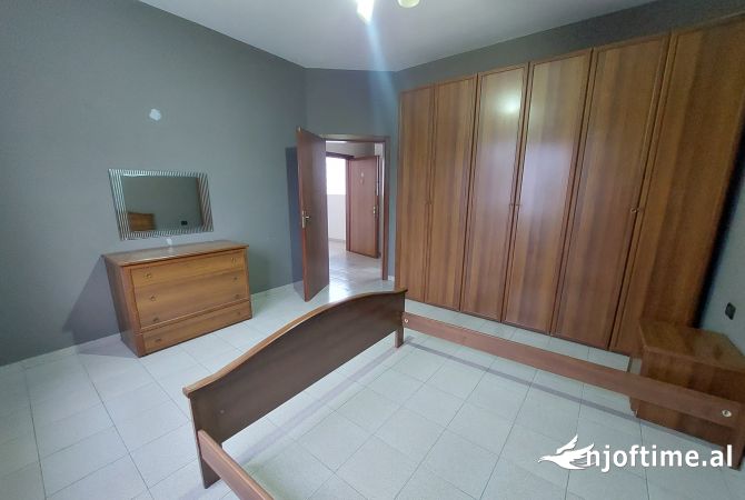 Shtepi me qera 2+1 ne Tirane - 400 Euro