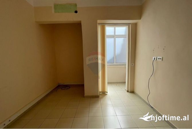 Ambjent biznesi me qera 3+1 ne Tirane - 550 Euro