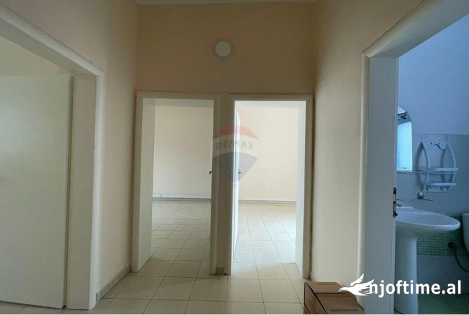 Ambjent biznesi me qera 3+1 ne Tirane - 550 Euro