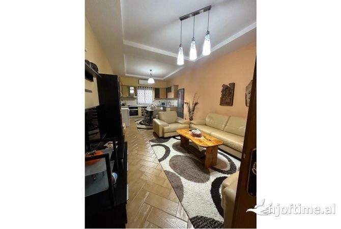 Shtepi me qera 2+1 ne Tirane - 500 Euro