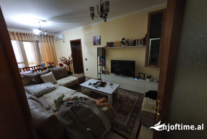 Shtepi me qera 2+1 ne Tirane - 65,000 Leke