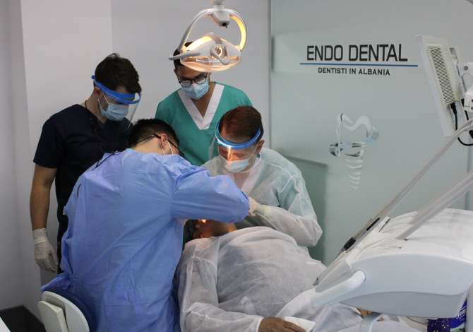 white dental Klinike Dentare ofrojme  Kirurgji Orale, Turizem dentar 🇮🇹 Grafi Dentare d