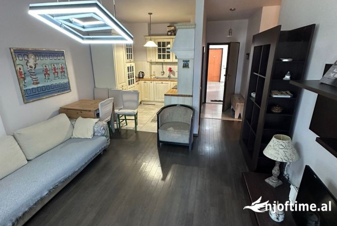 Shtepi me qera 2+1 ne Tirane - 700 Euro