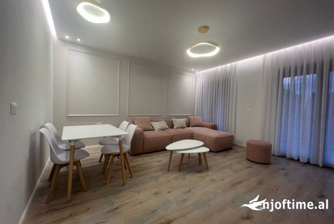 Shtepi me qera 2+1 ne Tirane - 1,300 Euro