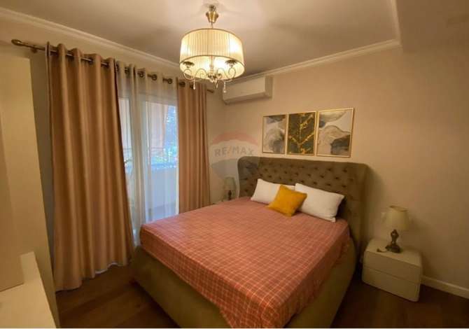 Shtepi me qera 2+1 ne Tirane - 1,300 Euro