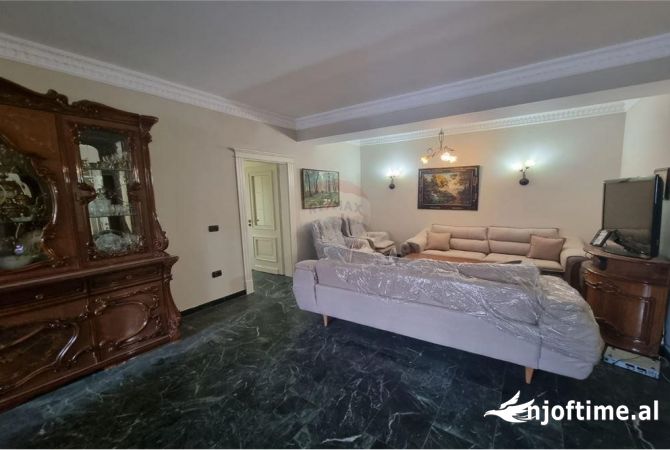 Ambjent biznesi me qera 3+1 ne Tirane - 1,300 Euro