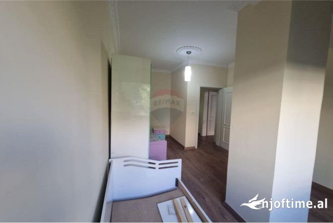 Ambjent biznesi me qera 3+1 ne Tirane - 1,300 Euro