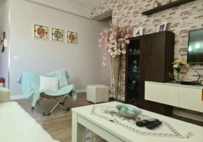 Shtepi me qera 2+1 ne Tirane - 800 Euro