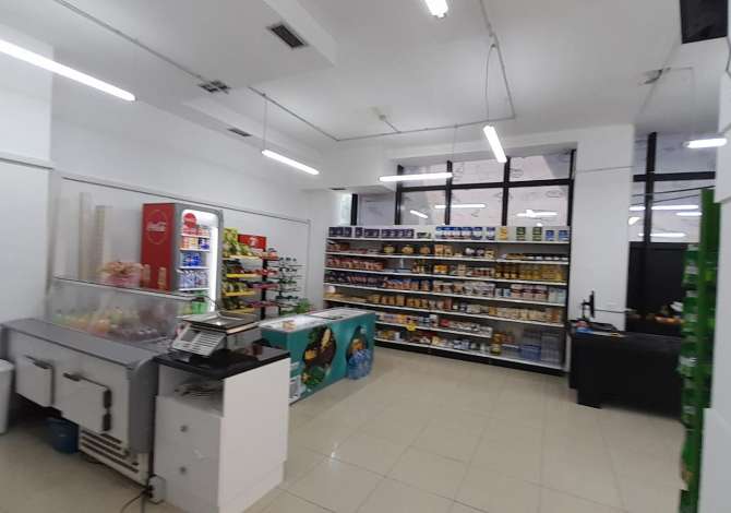 Ambiente Commerciale in Affitto 1+1 a Tirana - 850 Euro