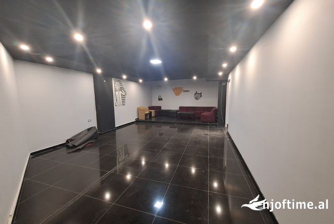 Ambjent biznesi me qera 2+1 ne Tirane - 800 Euro