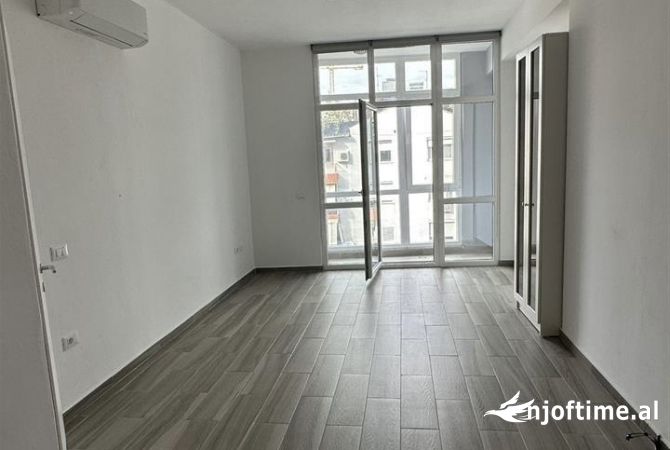 Ambjent biznesi me qera 3+1 ne Tirane - 450 Euro