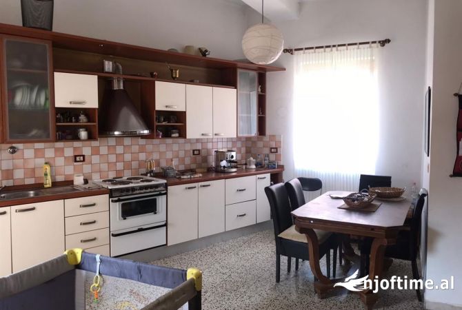 Shtepi me qera 3+1 ne Tirane - 800 Euro