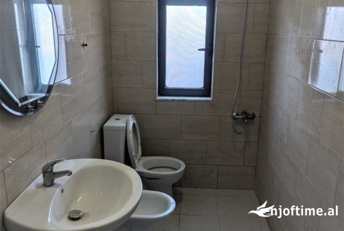 Shtepi me qera 2+1 ne Tirane - 400 Euro