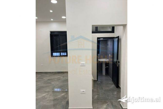 Ambiente Commerciale in Vendita 1+1 a Tirana - 530,000 Euro