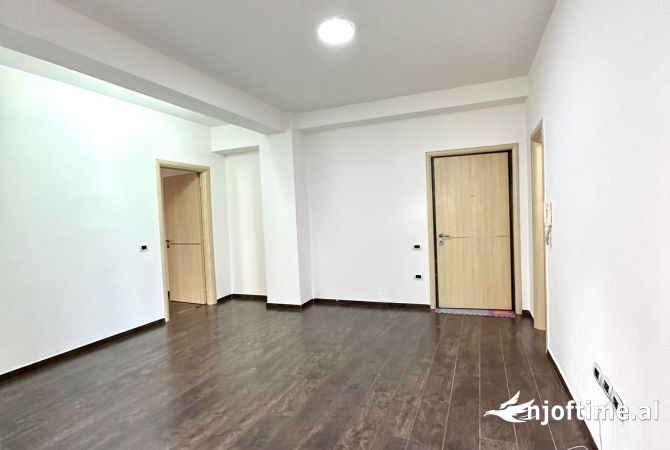 Ambiente Commerciale in Affitto 1+1 a Tirana - 600 Euro