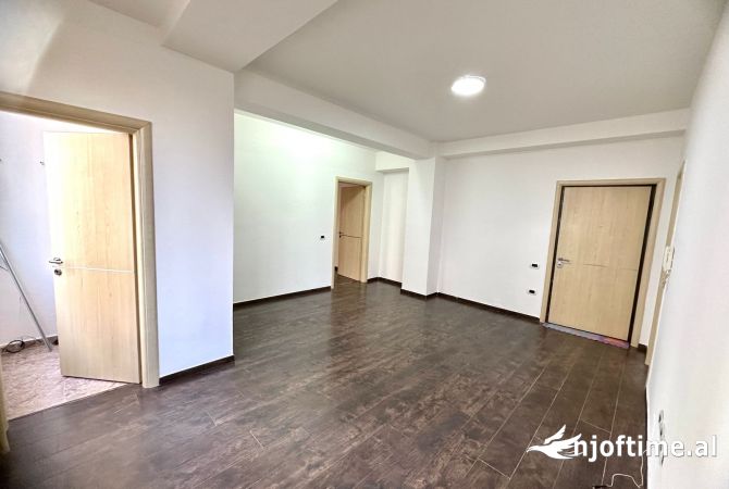 Ambiente Commerciale in Affitto 1+1 a Tirana - 600 Euro