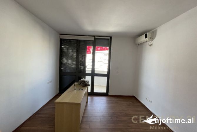 Ambjent biznesi me qera 3+1 ne Tirane - 1,600 Euro