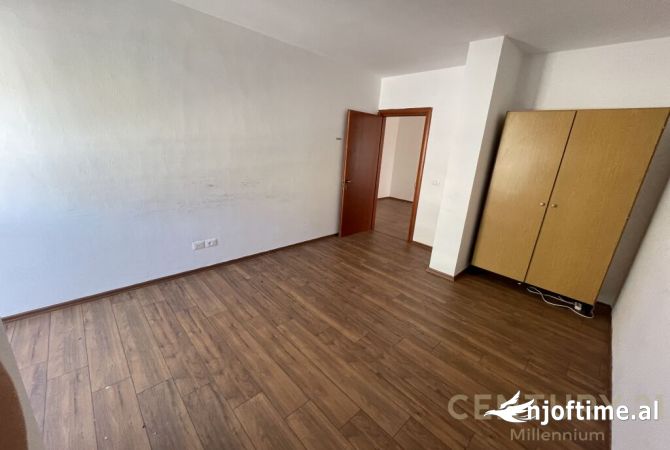 Ambjent biznesi me qera 3+1 ne Tirane - 1,600 Euro