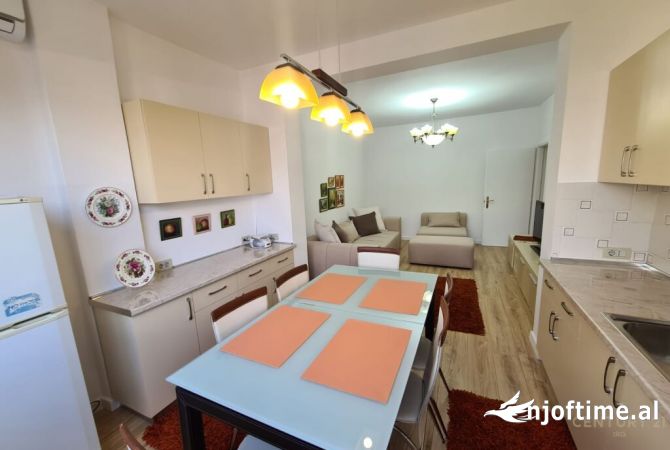 Shtepi me qera 2+1 ne Tirane - 700 Euro