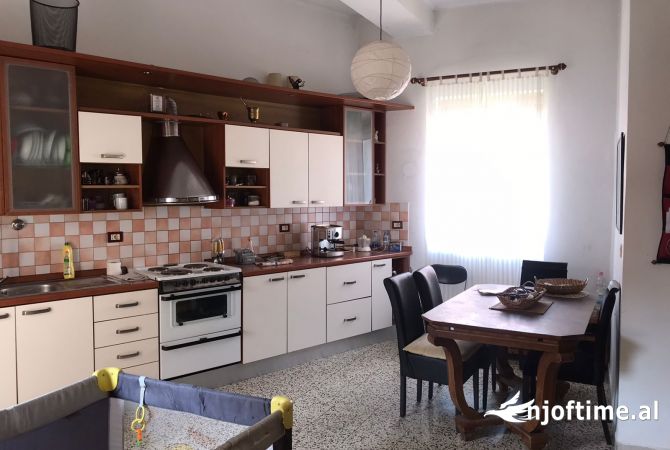 Shtepi me qera 3+1 ne Tirane - 800 Euro