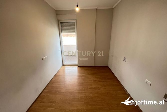 Ambjent biznesi me qera 3+1 ne Tirane - 500 Euro