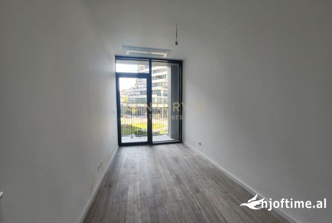 Ambjent biznesi me qera 3+1 ne Tirane - 1,200 Euro