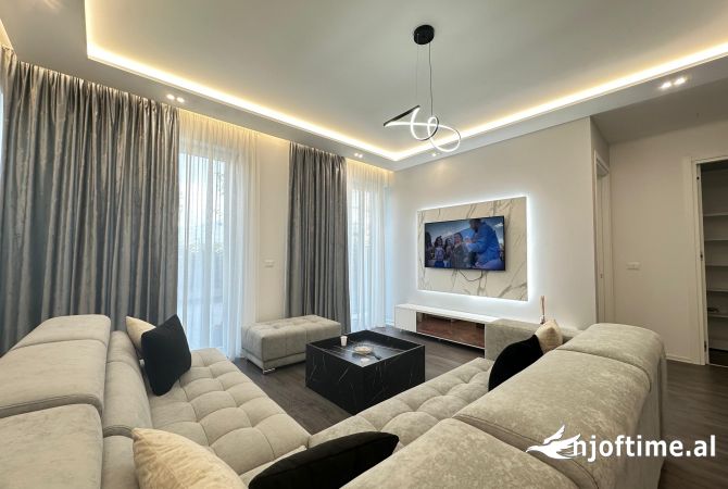 Shtepi me qera 2+1 ne Tirane - 1,700 Euro