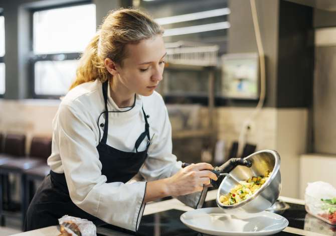 Offerte di lavoro Cameriere Nessuna esperienza a Himara