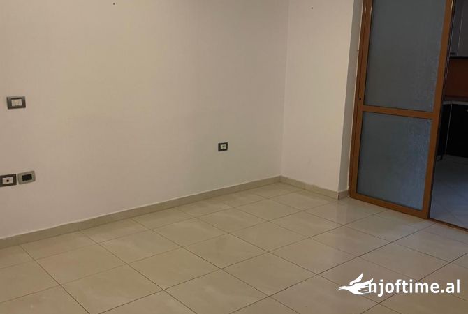 Shtepi me qera 3+1 ne Tirane - 530 Euro