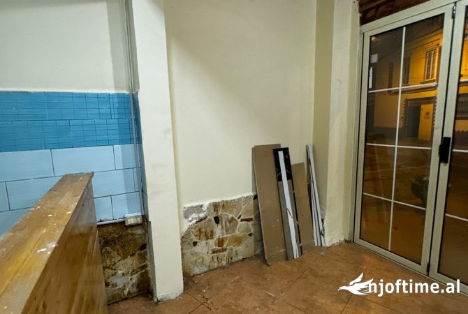 Ambjent biznesi me qera 2+1 ne Tirane - 600 Euro