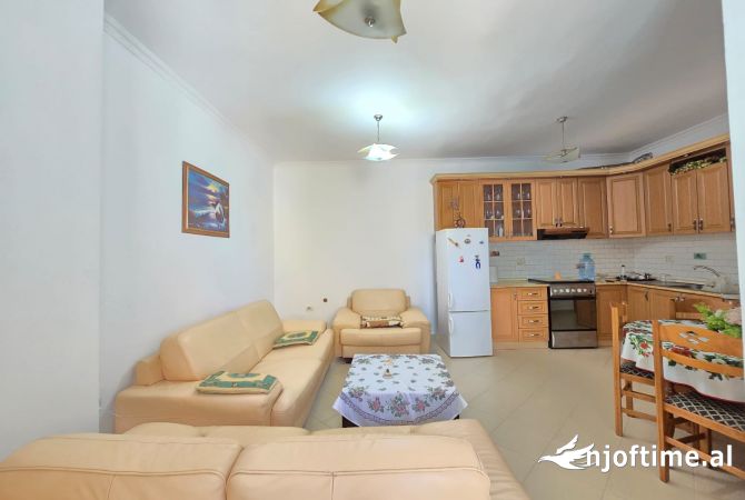 Shtepi me qera 1+1 ne Tirane - 370 Euro