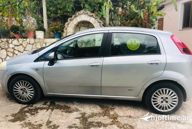 Makina ne shitje  ne Tirane - 2,300 Euro