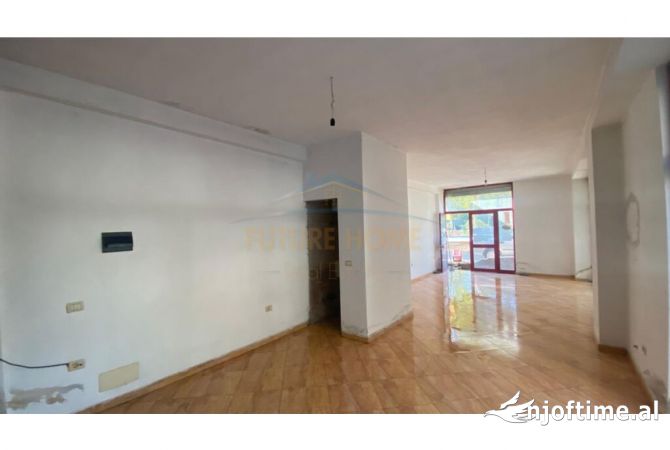 Ambiente Commerciale in Affitto 1+1 a Tirana - 500 Euro