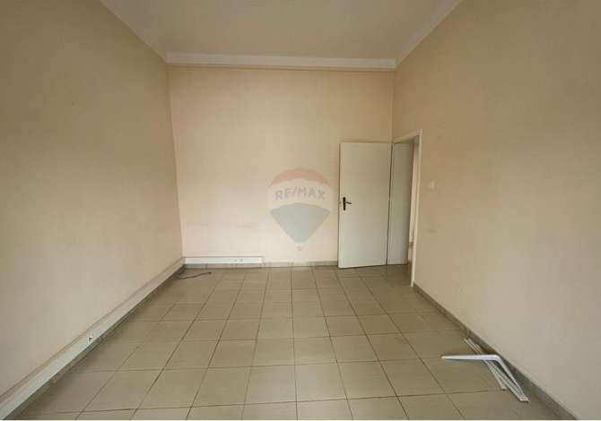 Ambjent biznesi me qera 3+1 ne Tirane - 600 Euro