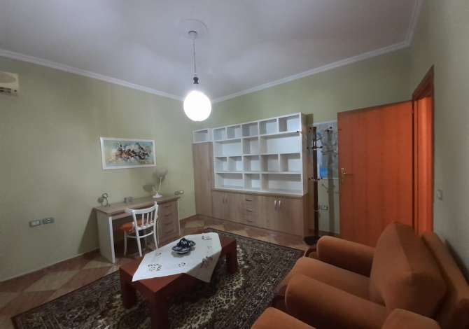 Shtepi me qera 5+1 ne Tirane - 1,200 Euro