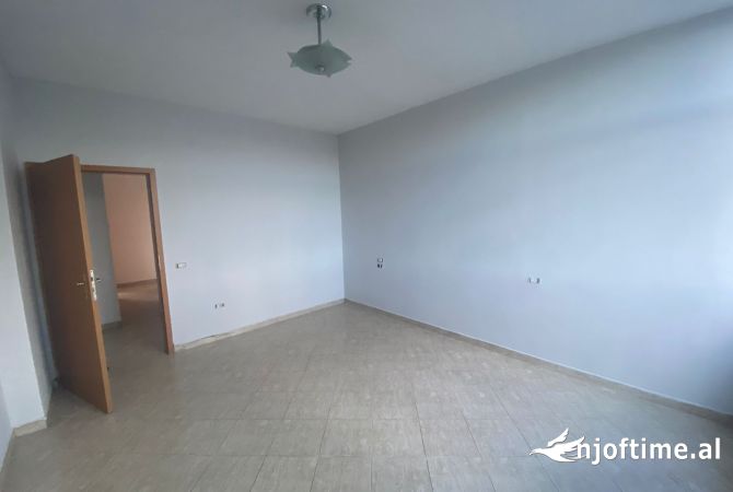 Shtepi me qera 3+1 ne Tirane - 420 Euro