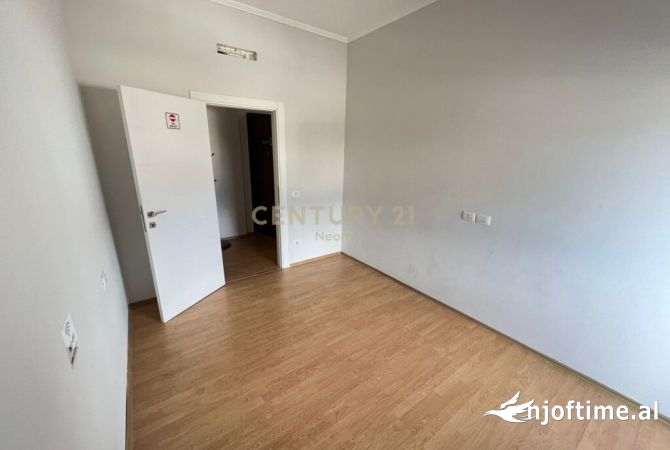 Ambjent biznesi me qera 3+1 ne Tirane - 500 Euro