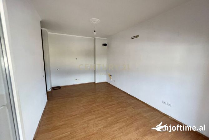 Ambjent biznesi me qera 3+1 ne Tirane - 500 Euro