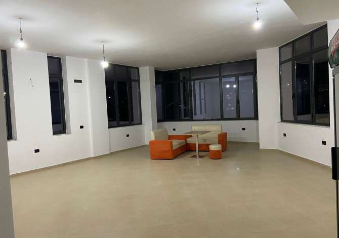 Business Property for Rent 3+1 in Tirana - 40,000 Leke