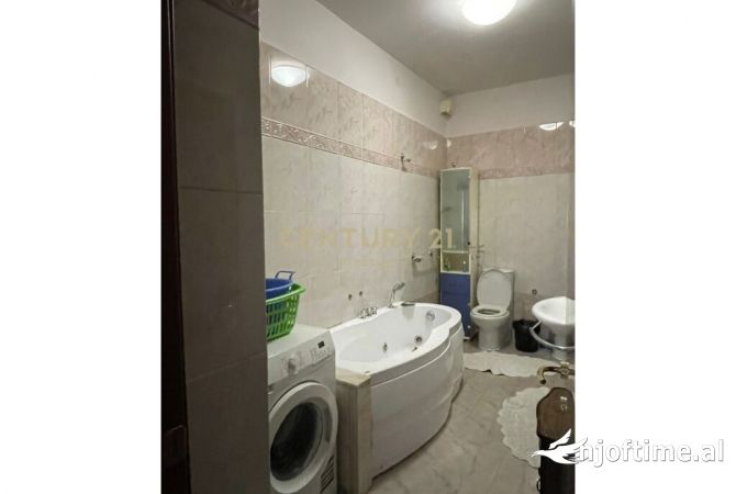 Shtepi me qera 2+1 ne Tirane - 650 Euro