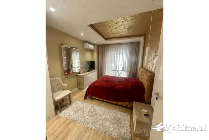 Shtepi me qera 2+1 ne Tirane - 700 Euro