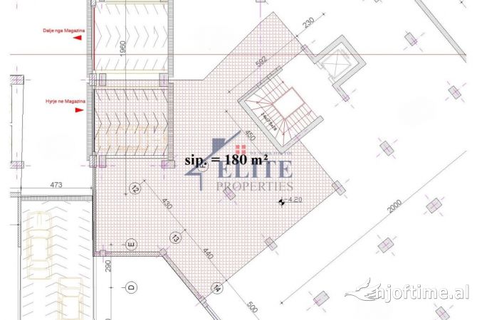 Ambiente Commerciale in Affitto 4+1 a Tirana - 3,500 Euro