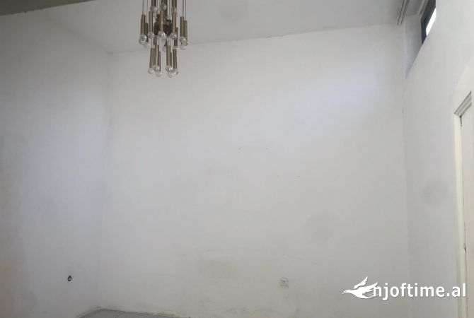 Shtepi me qera 2+1 ne Tirane - 250 Euro