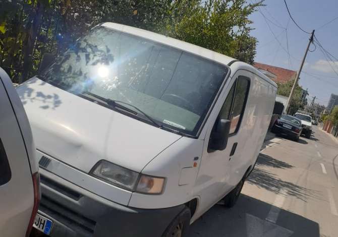 Makina ne shitje  ne Tirane - 2,000 Euro