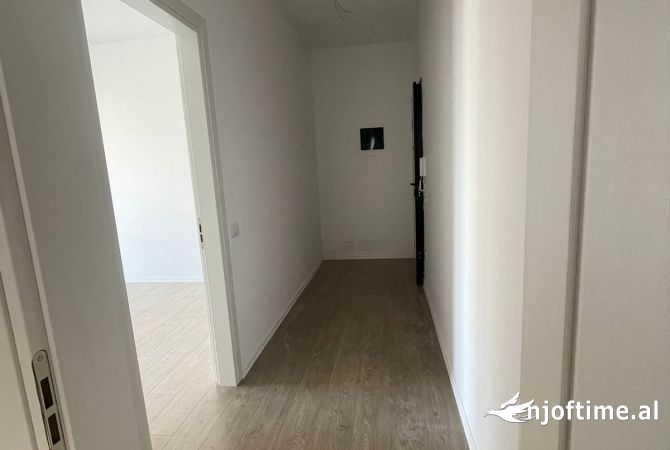 Ambjent biznesi me qera 3+1 ne Tirane - 250 Euro