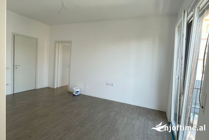 Ambjent biznesi me qera 3+1 ne Tirane - 250 Euro