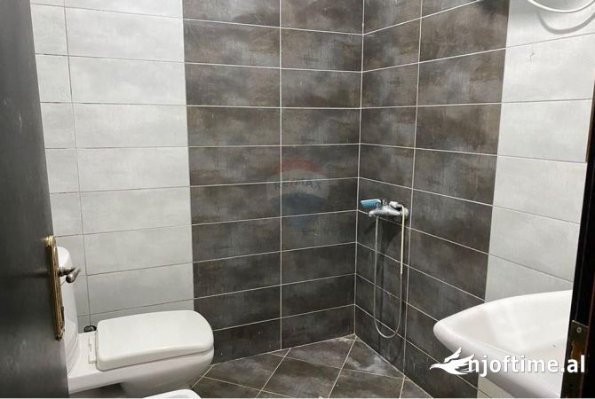 Shtepi me qera 2+1 ne Tirane - 370 Euro