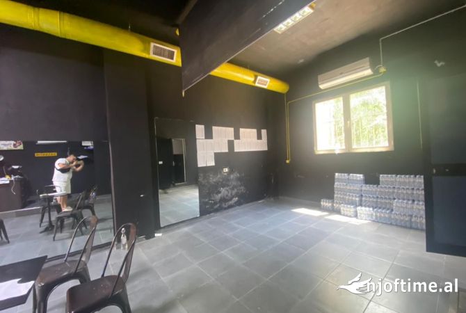 Ambiente Commerciale in Affitto 2+1 a Tirana - 400 Euro