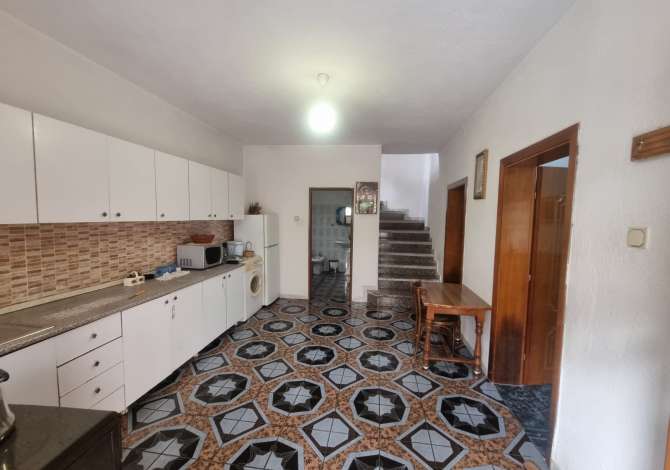 Shtepi me qera 4+1 ne Tirane - 450 Euro